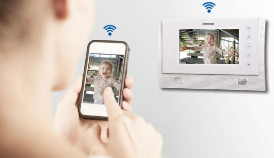 스마트폰으로 방문자 확인이 가능한 코맥스 'CDV-70UX' <코맥스 제공>